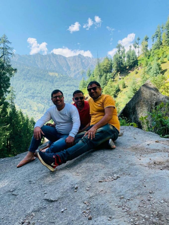 Manali: A beautiful place to visit by Suraj Vats with friends